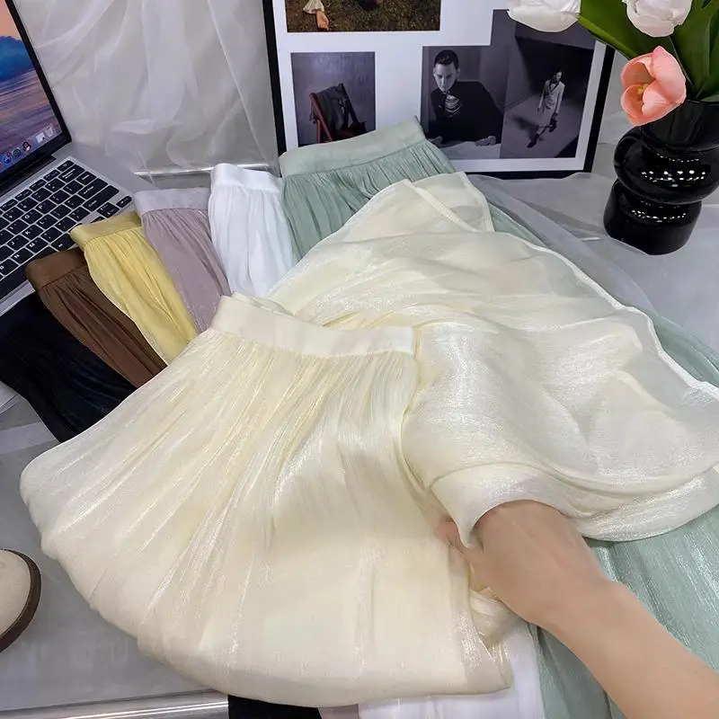 2026 Frühjahr/Sommer Neuer Glänzender A-Linien-Rock für Damen, Einfarbig, Hohe Taille, Französischer Pariser Stil, Eleganter Asymmetrischer Rock – Detail 1