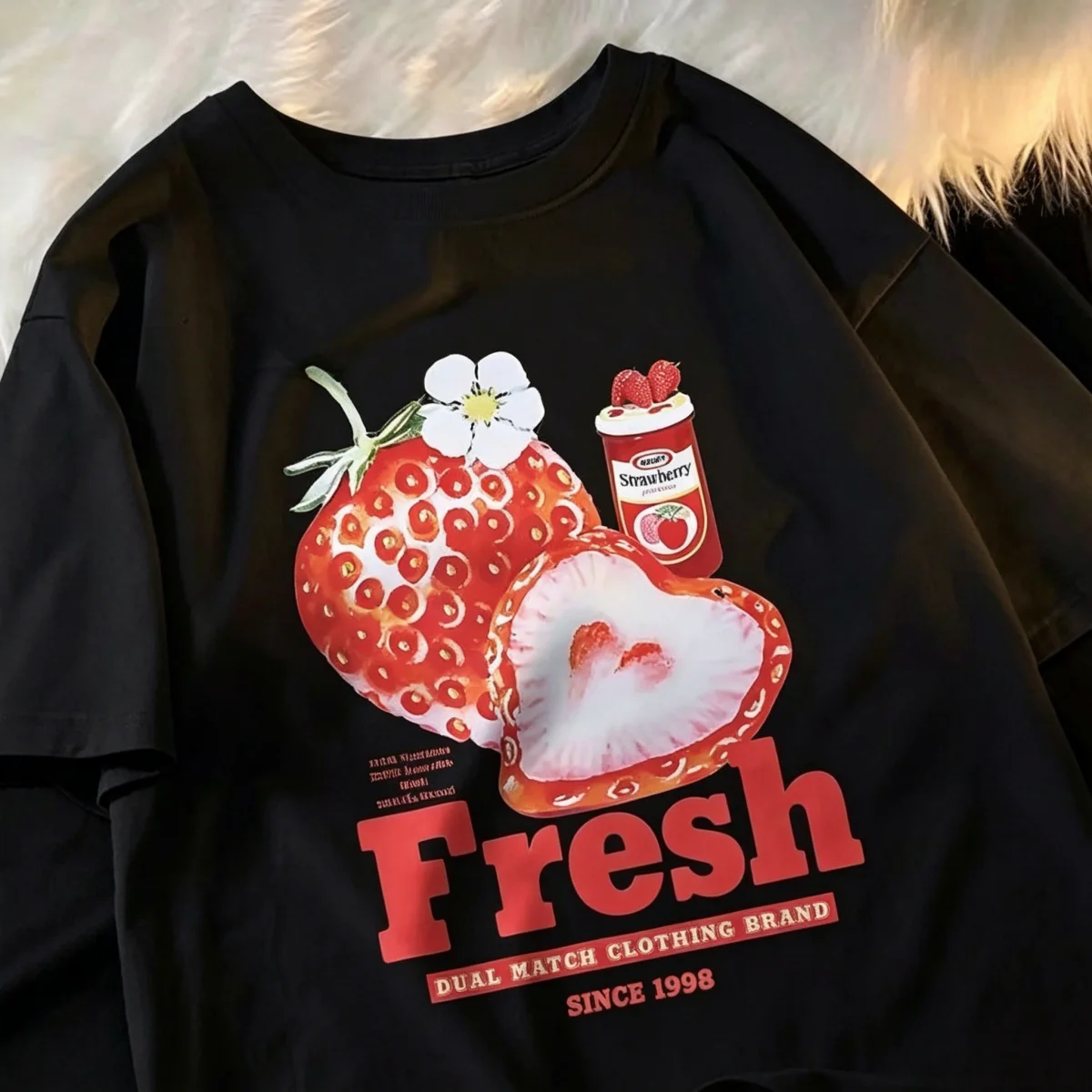 Fresh Strawberry American Retro Creative Printed Short Sleeved T-shirt Men Women Trendy Brand Loose Versatile Half Sleeved Shirt