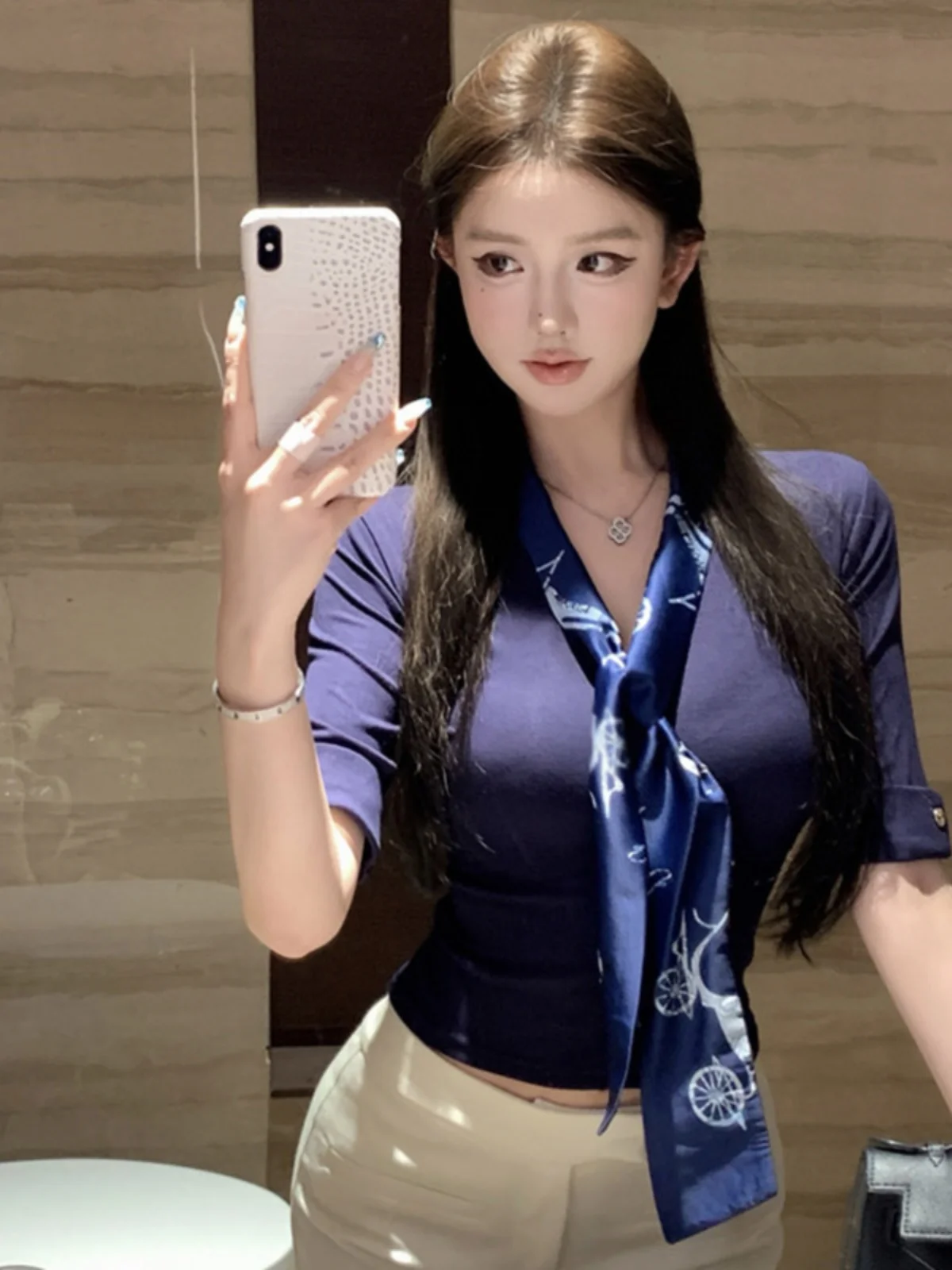 Sexy V-Ne-T-Shirt mit Schal, eng anliegend, Sve, koreanisches Sle-Pendler-Jugendmuster, reine Farbe, Sommer-Top für Damen