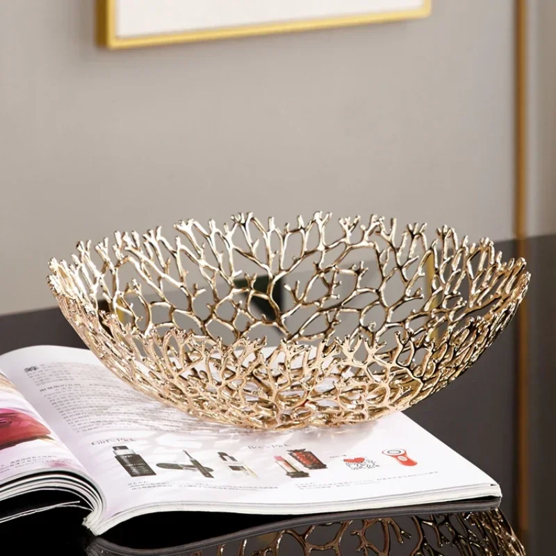 

Modern Wedding Metal Light Luxury Golden Dry Fruit Plate Decoration Tray Metal Hollow for Home Decoration Gitfs