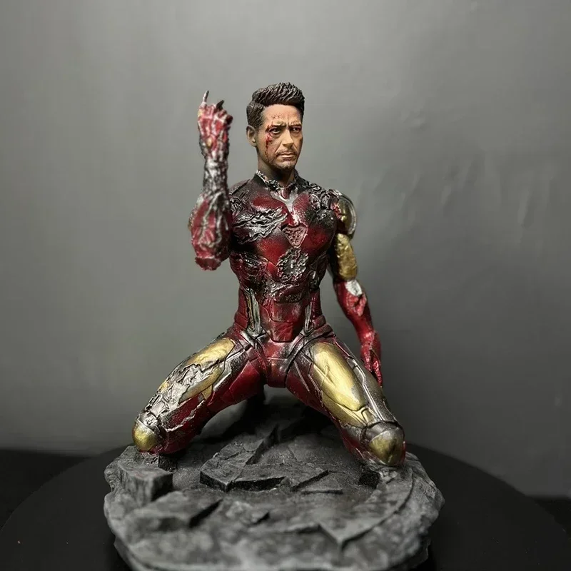 

2024 Illuminated Iron Man Finger Snapping Statues Action Figures Avengers Endgame Ironman Kneeling Model Toys Collectible Gift