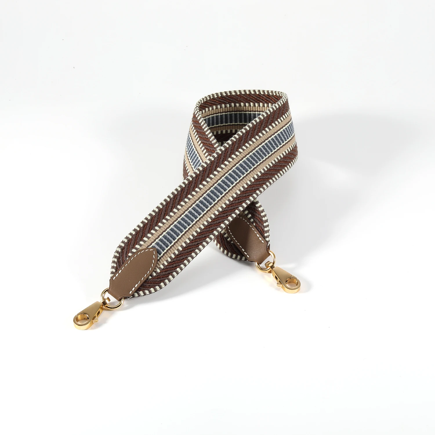 牛革素材、オールスチール製の金具、ケリーバッグのショルダーストラップに適しています。バッグストラップはすべてワックス糸で手縫いされています。