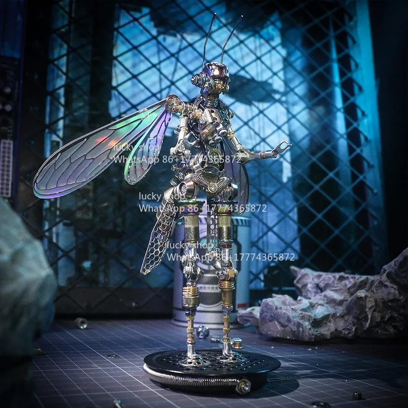 

Металлическая модель насекомого в стиле стимпанк — полная агрессии и механической напряженности