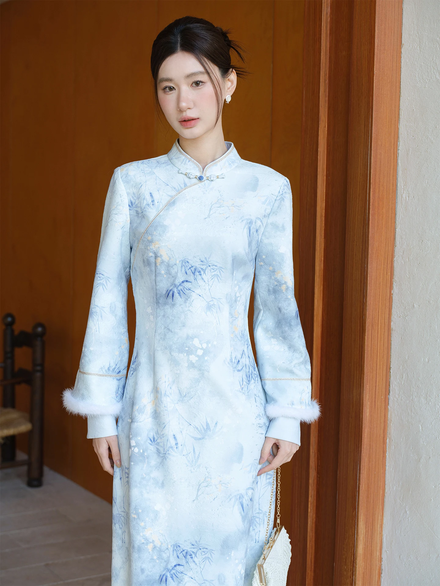 

Новое женское длинное платье-ципао Ele Slimming в китайском стиле, зима 2025, модное, с градиентным принтом, низким разрезом, для повседневной носки