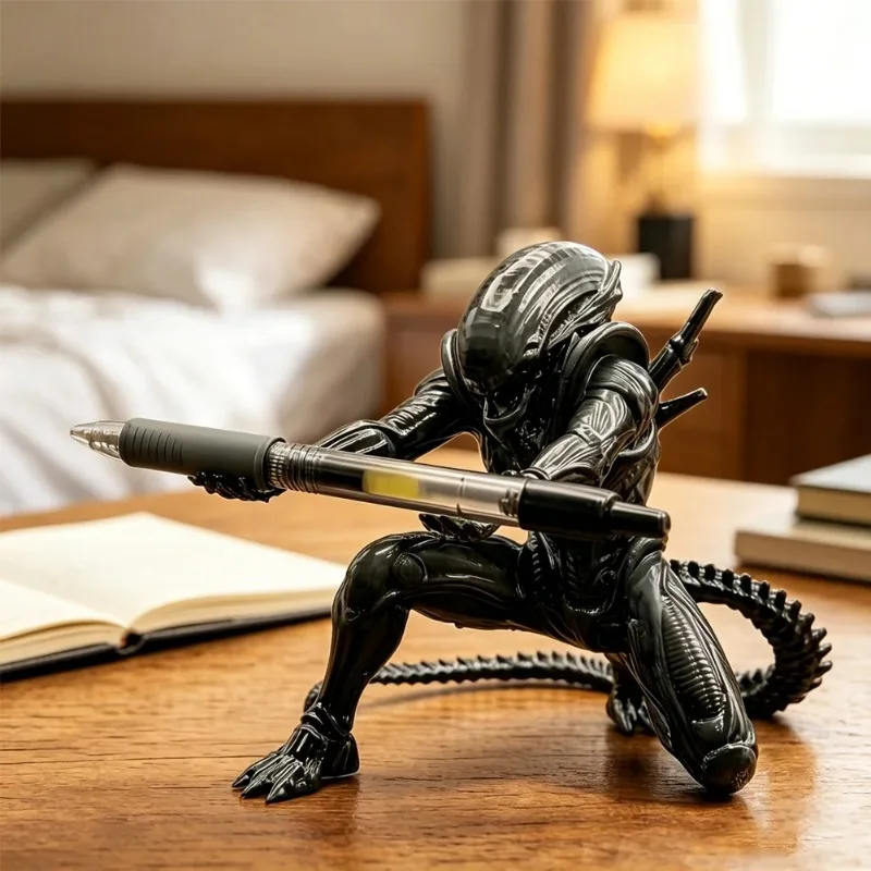 3D Printed  Alien Warrior Figure Desk Pen Holder Sci‑Fi Sculpture Desktop Organizer Novelty Pen Container Office Table Decor