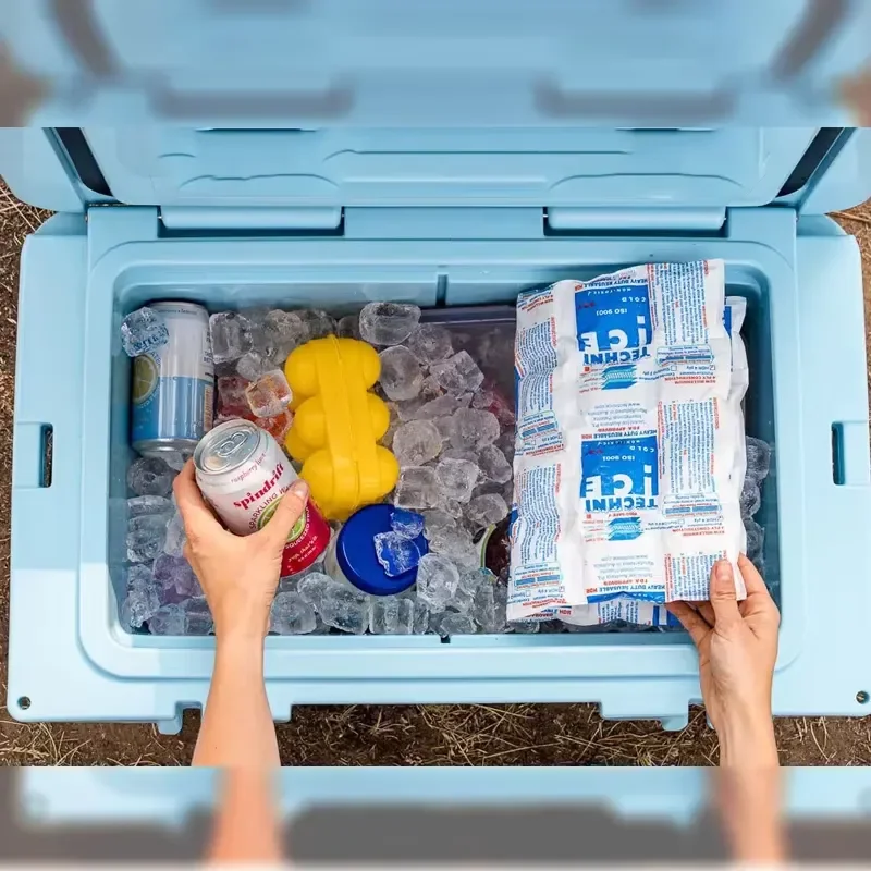 Rotary molding plastic thermal insulation refrigerator, long-term refrigerated refrigerator for outdoor camping