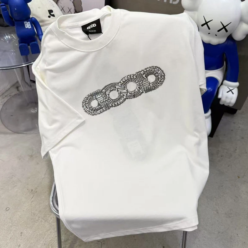 

Goodbrand T-shirt 2025SS Fragment Metal Logo Light Luxury Fashion Round Neck Short-sleeved Men Women GOODBRAND Top Tee