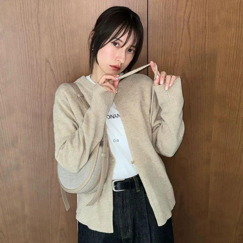 

2025 Autumn-Winter New! Women's Reversible Knit Sweater - Side Slit Design, Unique Niche Style, Two-Way Wear