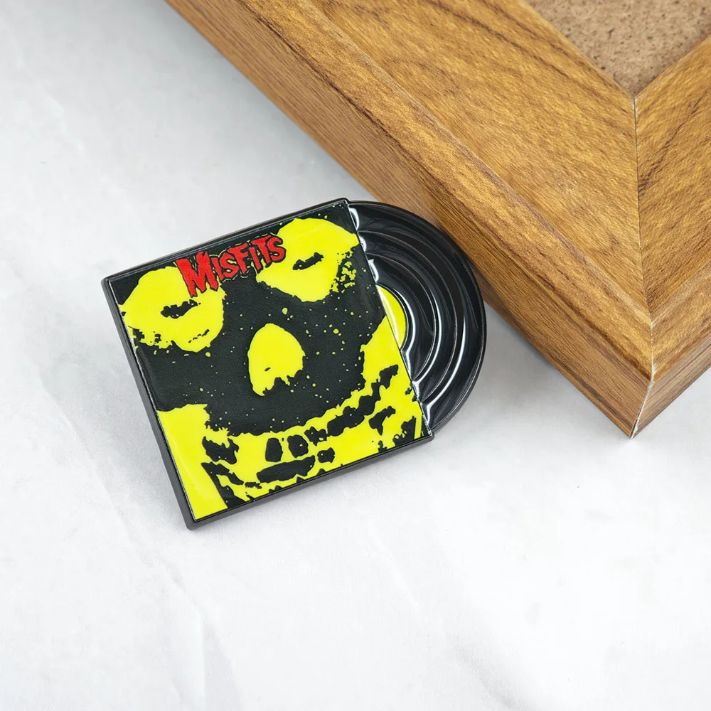Misfits Band Brosche Horror Punk Teufelsschädel Metall-Abzeichen Schallplatte Emaille-Pin Gelb-Schwarzer Schädel Anstecknadel Rock-Musik-Fan-Geschenk – Detail 7