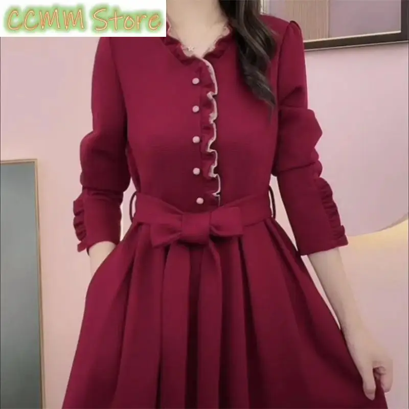 New Dress Autumn Winter High grade Wooden Fungus Lace Long Sleeve Skirt with Slim Waist V-Neck Dress Elegant Vintage