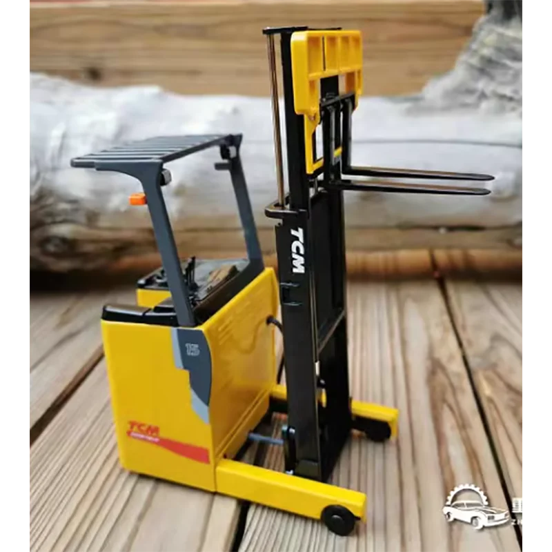 Diecast 1:20 Scale TCM FRB-VIII Forward Moving Forklift Alloy Engineering Vehicle Model Finished Simulation Collection Gift Toys