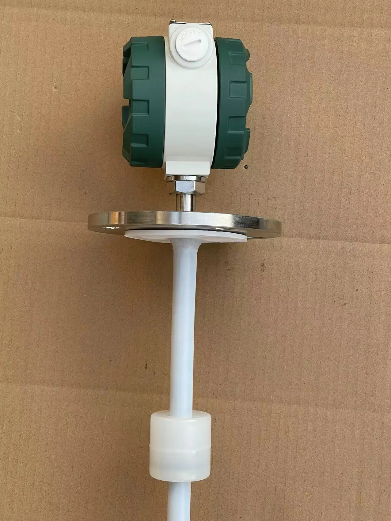Anticorrosion PP PTFE Magnetic Float Level Transmitter Water Controller Fuel Liquid Vertical 4-20mA Sensor Battery LCD Display