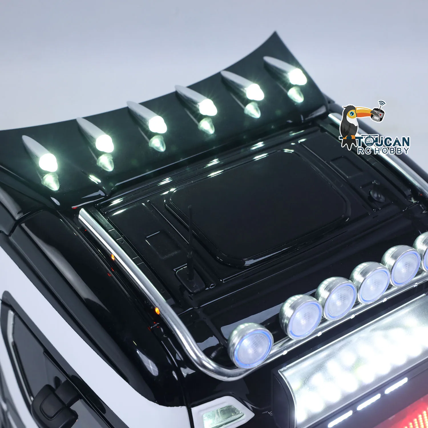 

New Unitru 05 770S 1/14 DIY RTR RC Tractor Truck 4x4 Metal Chassis 3Speed Gearbox Remoted Lorry Car Smoke Light Sound ST8 Toy