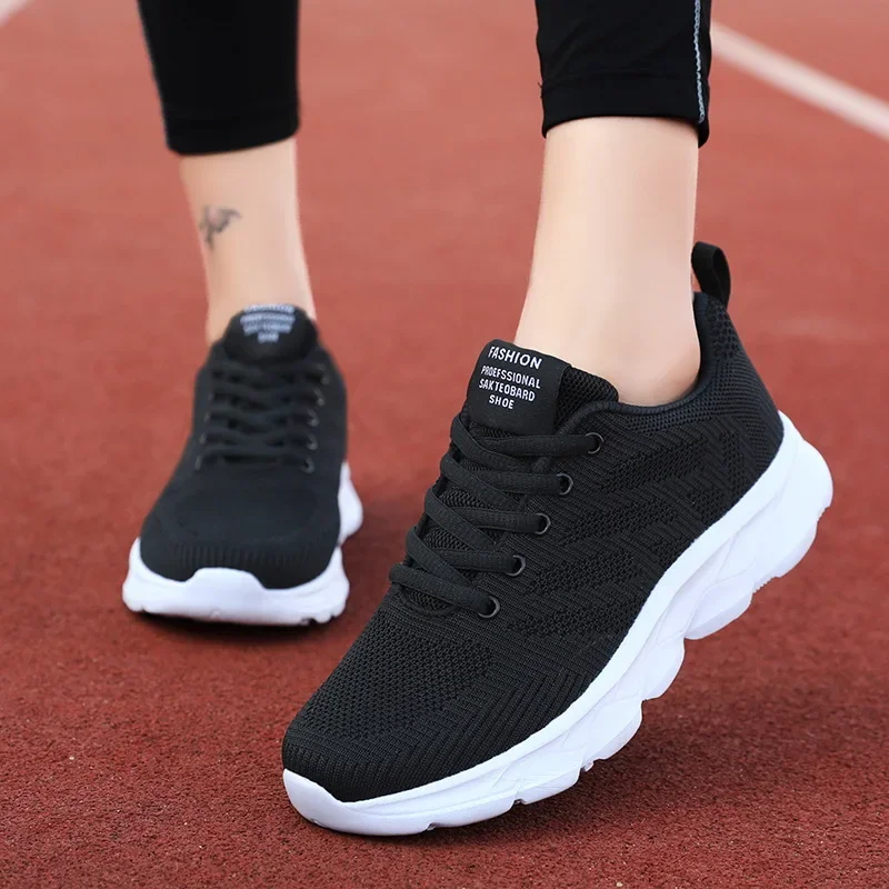 Women's Spring Mesh Shoes 2025 New Lightweight Soft-soled Sports Shoes Women's Flat-heel Non-slip Casual All-match Running Shoes