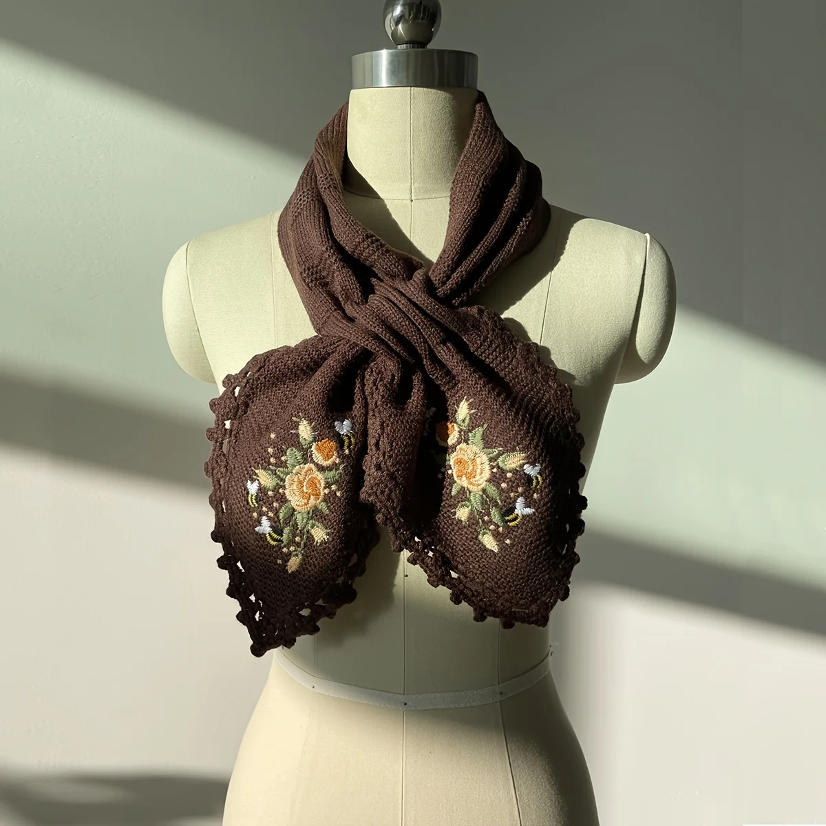 

Один осенне-зимний женский антихолодный шарф ручной работы с крючком в форме персика, маленький шарф с цветочной вышивкой в виде пчелы