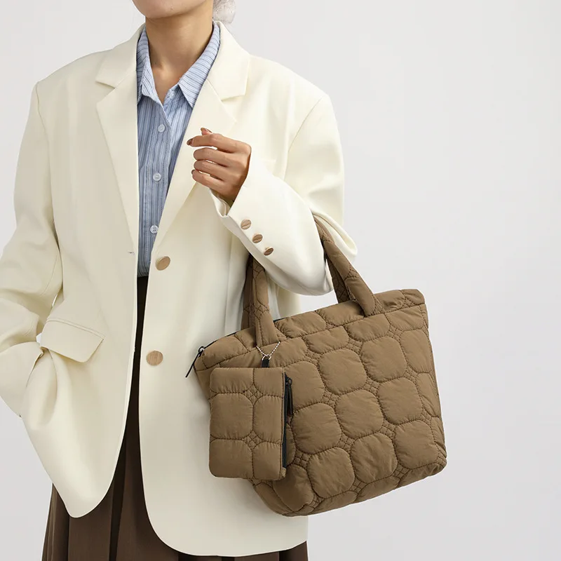 

Autumn and winter commuting versatile large-capacity handbag women's fashion pleated cotton clothing bag shoulder bag