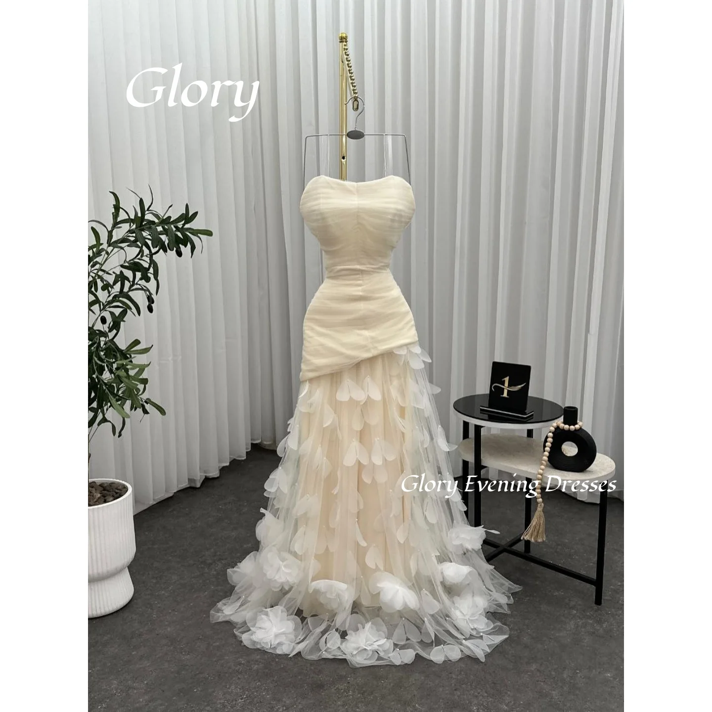 Strapless Classic Prom Gown Customized Sleeveless Evening Dress Women Backless Saudi Arabia Women's Formal Request Party Wedding