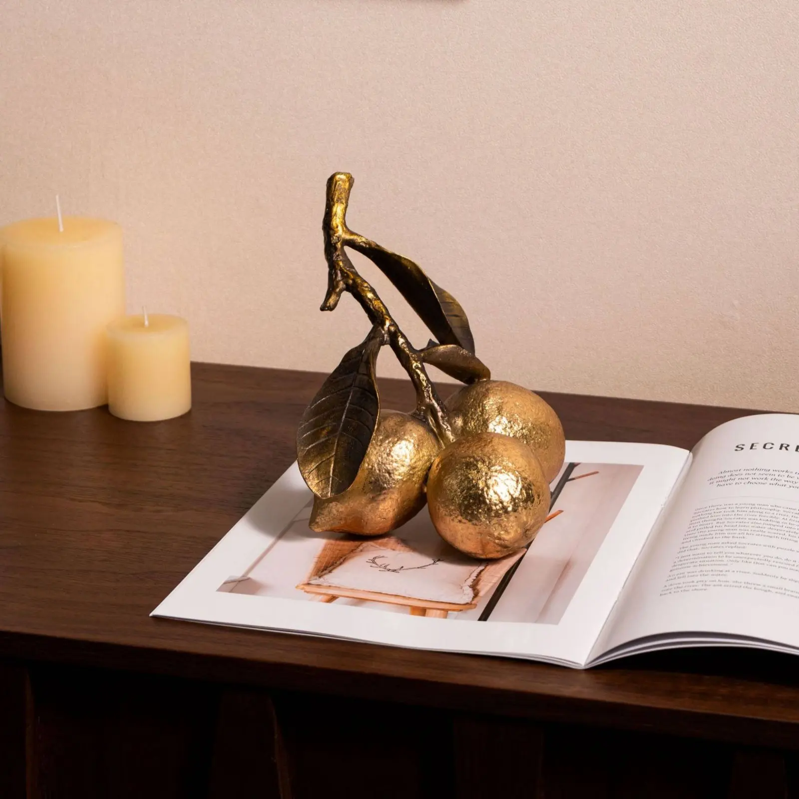 

Gold Lemon Ornament Textured Surface Golden Fruit Statue Vintage Lemon Decor Artisanal Fruit Statue for Tv Stand