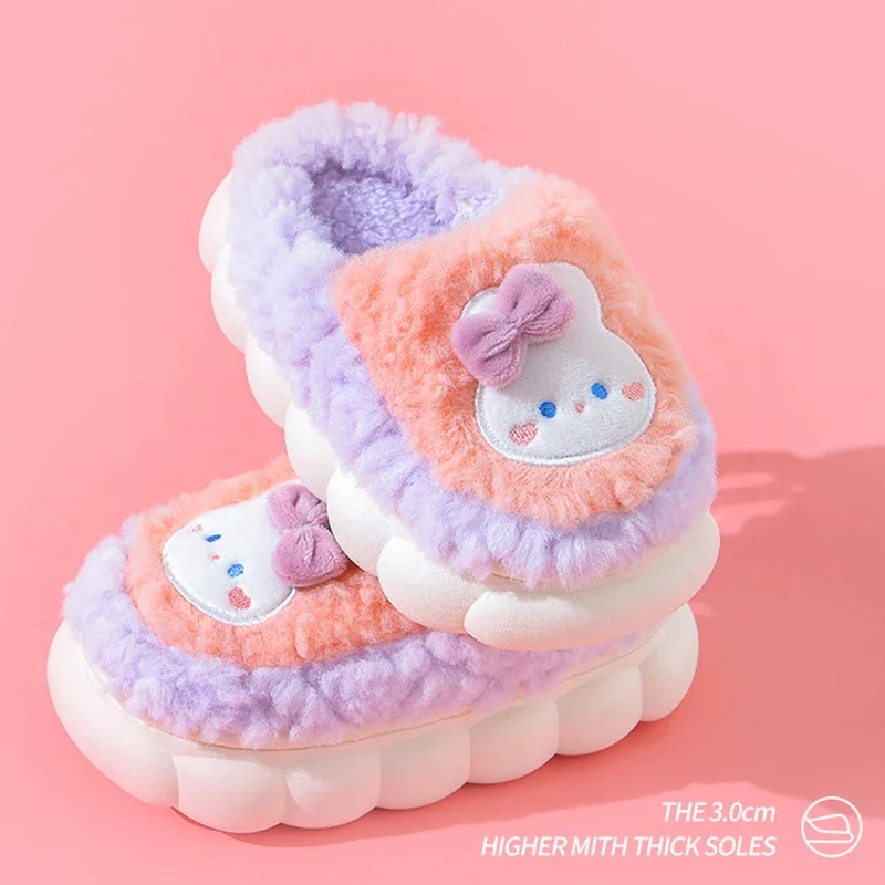 

Милые детские толстые теплые плюшевые тапочки, зима 2025 года, домашняя домашняя обувь с героями мультфильмов для мальчиков и девочек, детские тапочки на толстой подошве с хлопковой подкладкой