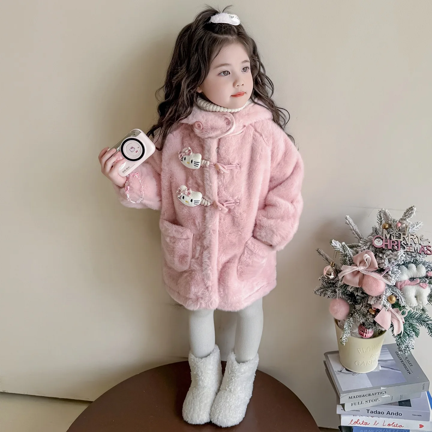 

Зимнее шерстяное пальто для девочек в стиле аниме. Детское модное шерстяное пальто с героями мультфильмов. Детское толстое шерстяное пальто среднего и маленького размера.