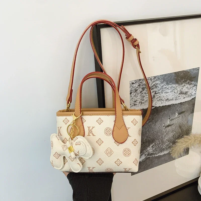 

New trendy women's shoulder bag elegant PU leather women's crossbody bag with luxurious design adjustable shoulder strap