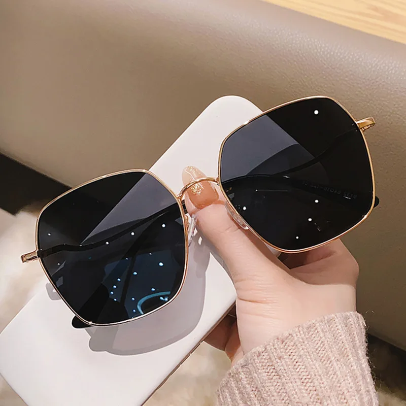 

Ladies Sunglasses New Fashion Wavy Legs Metal Sunglasses Net Red Korean Version Personality Light Color Trend Sunglasses New