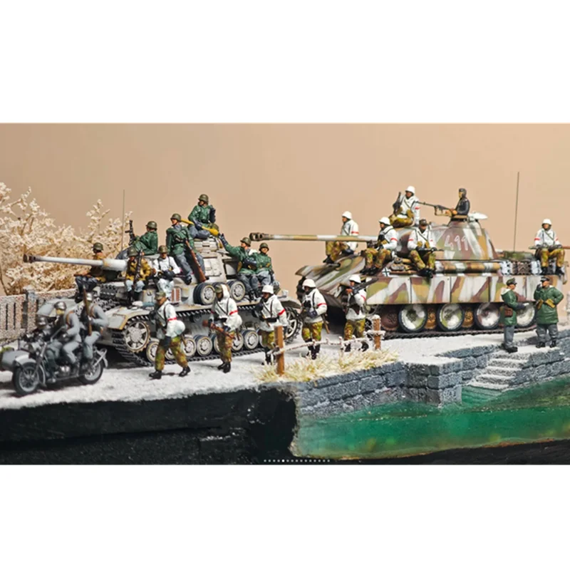 

1:72 Scale Model 5Pcs German Winter Armored Vehicle Group Consisting of 5 Soldiers Action Figure Toys Scene Accessory Collection