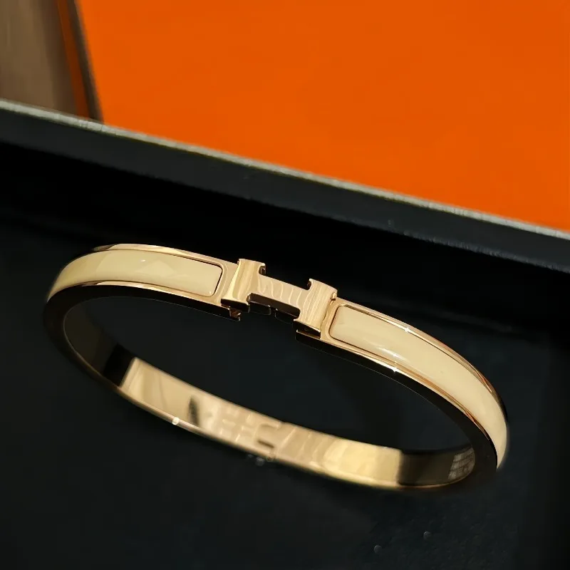 Bracciale iniziale personalizzato Polsino sottile in smalto per donne Regalo minimalista per coppie di lusso Delicato abbinato ai gioielli per lui e per lei ​
