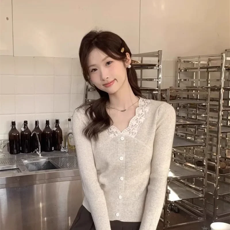 ملابس حريمي الخريف الشتاء موضة عادية الدانتيل المرقعة بلون الخامس الرقبة الحياكة المرأة مزاجه زر البلوفرات سترة #2