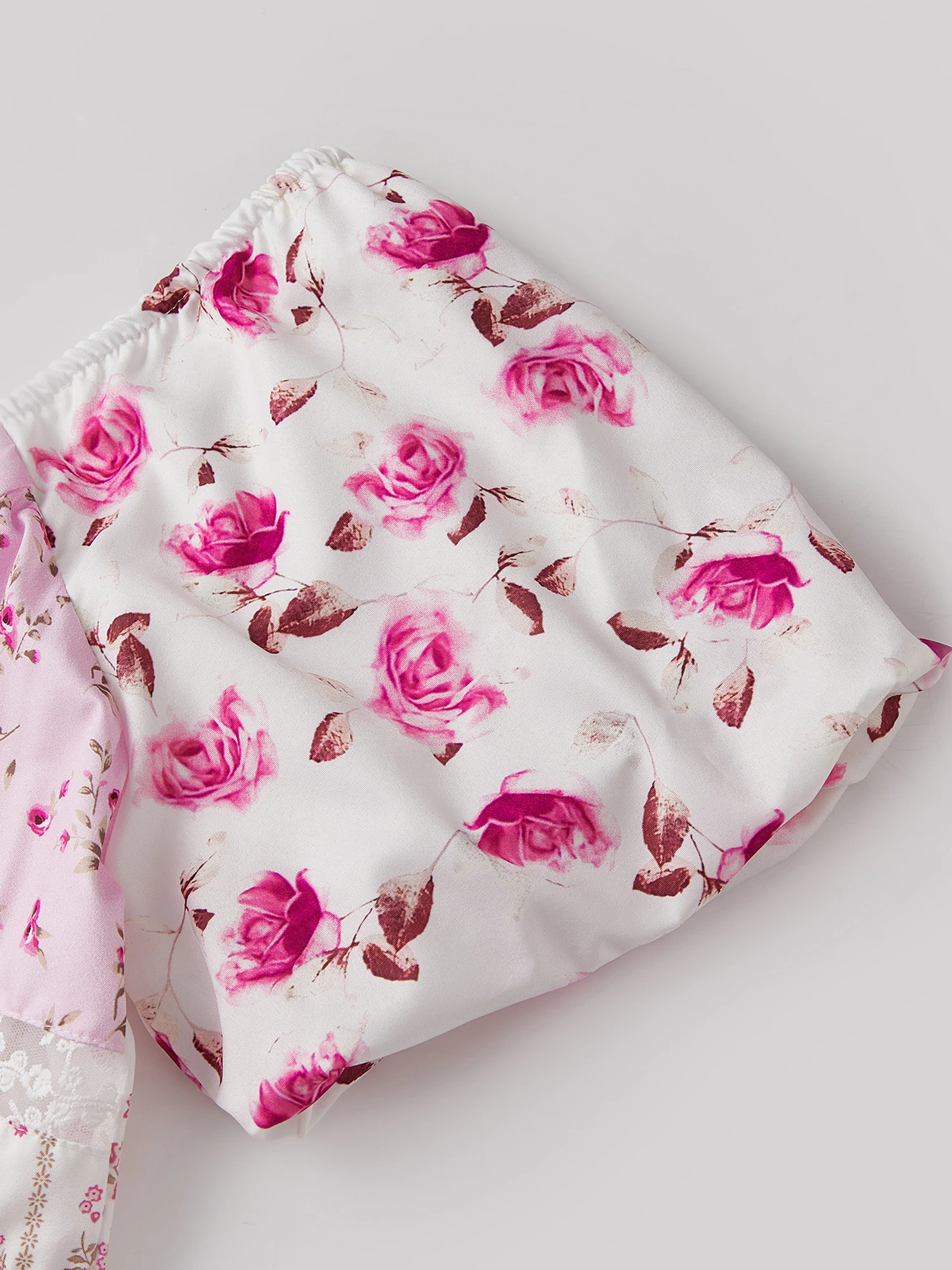 فستان نسائي طويل بوهو شيك بطبعة زهور ورقبة على شكل حرف V وأكمام قصيرة مثالي للحفلات الصيفية وليالي التاريخ