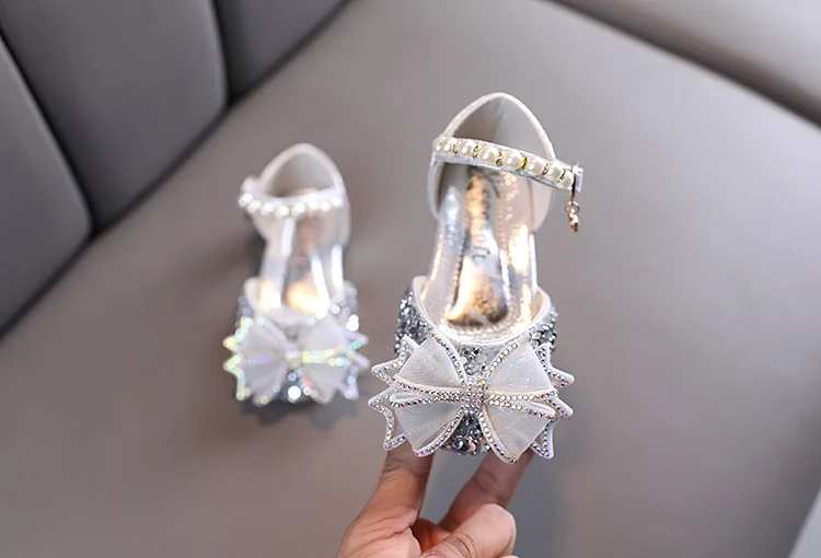 2026 Mädchen Lederschuhe Kinder Spitze Schmetterling Strass Perlen Verzierung Auftrittsschuhe Modische Hochzeitsschuhe für Kinder – Detail 7