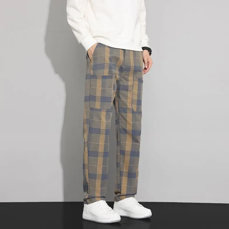 2025 New Plaid Harem Pantaloni casual versatili Pantaloni dritti a sei tasche da uomo Autunno e inverno Pantaloni cargo spessi di grandi dimensioni