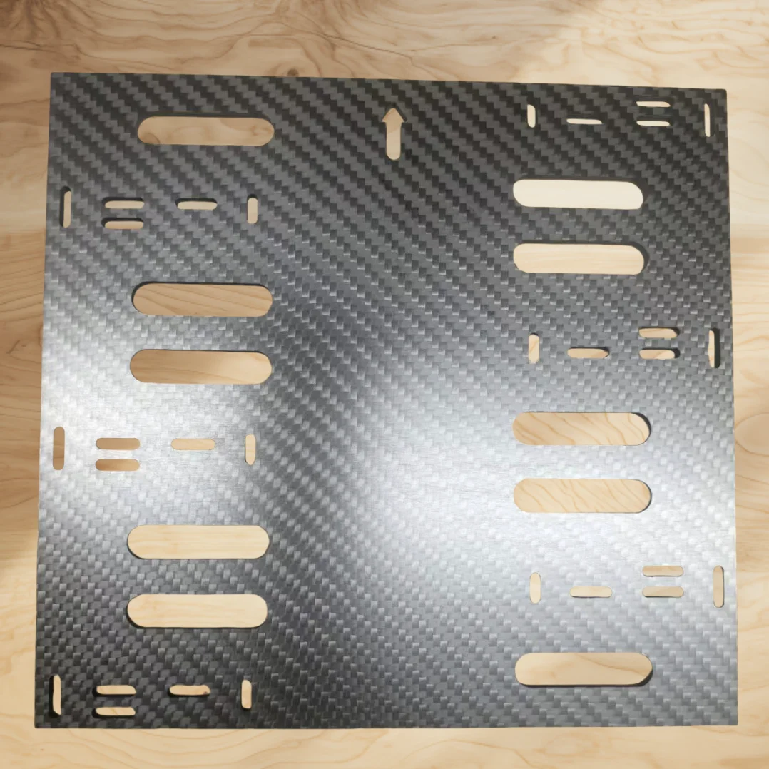 Serviço de usinagem CNC personalizado com processo de corte de folha de fibra de carbono