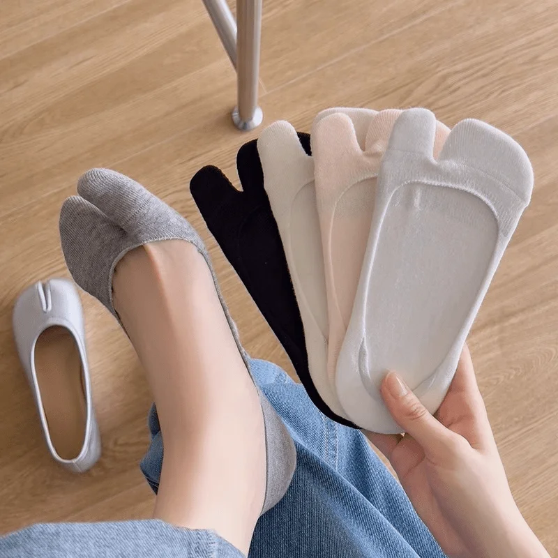 

3 Pairs Women Split Toe Socks, Thin Invisible Low-Cut Two-Toe Liner Socks for Summer, Anti-Slip Heel-Stay No-Show Socks Fit Flip Flops, Geta & Sandals