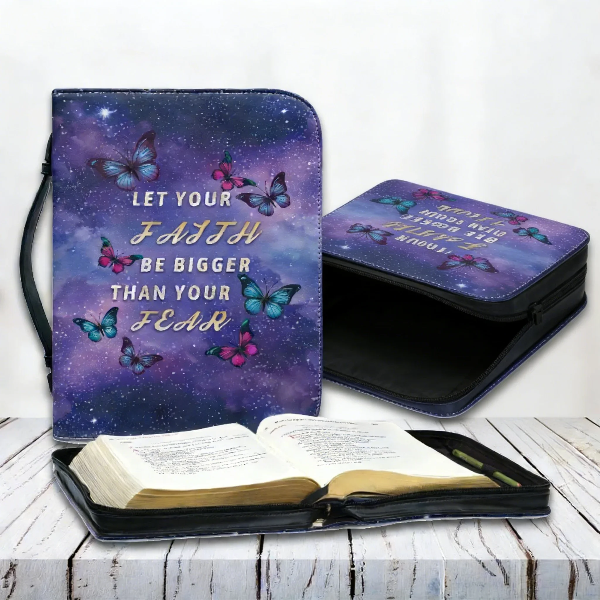 

Фиолетовый чехол для Библии из искусственной кожи с принтом «Бабочки Галактики» и химнами, женская сумка для ежедневного христианского использования, персонализированные сумки для женщин