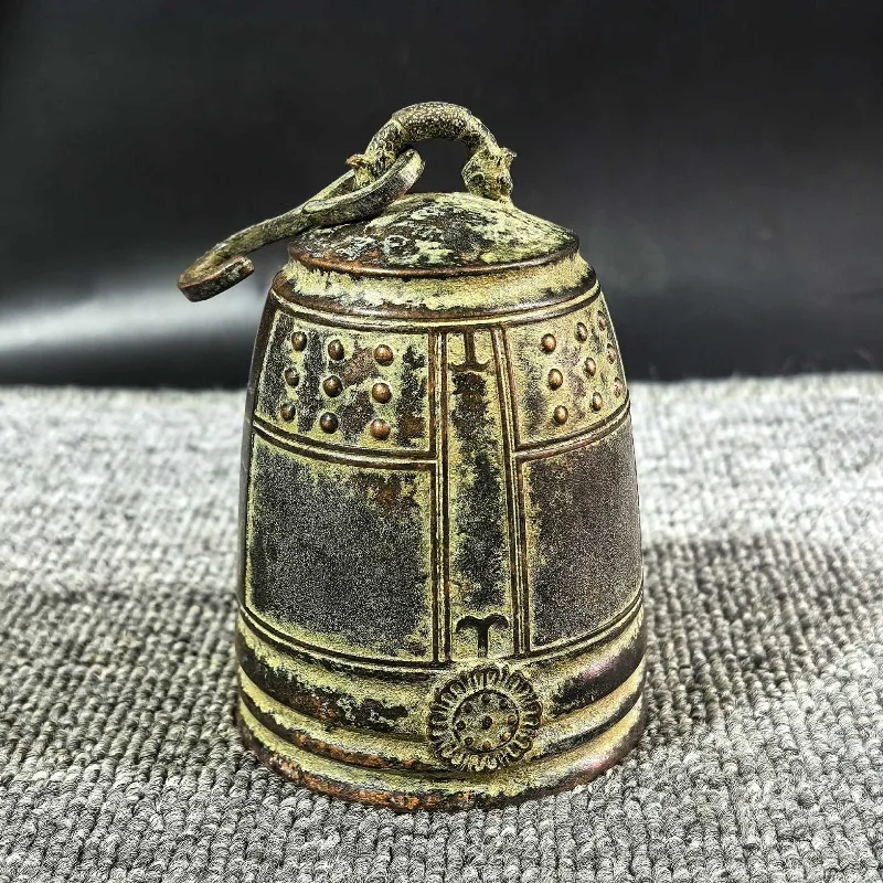 Cloche vintage en bronze, patine antique, mini cloche rituelle en cuivre, sculptée à la main, décoration de bureau, objet de collection, cadeau artisanal