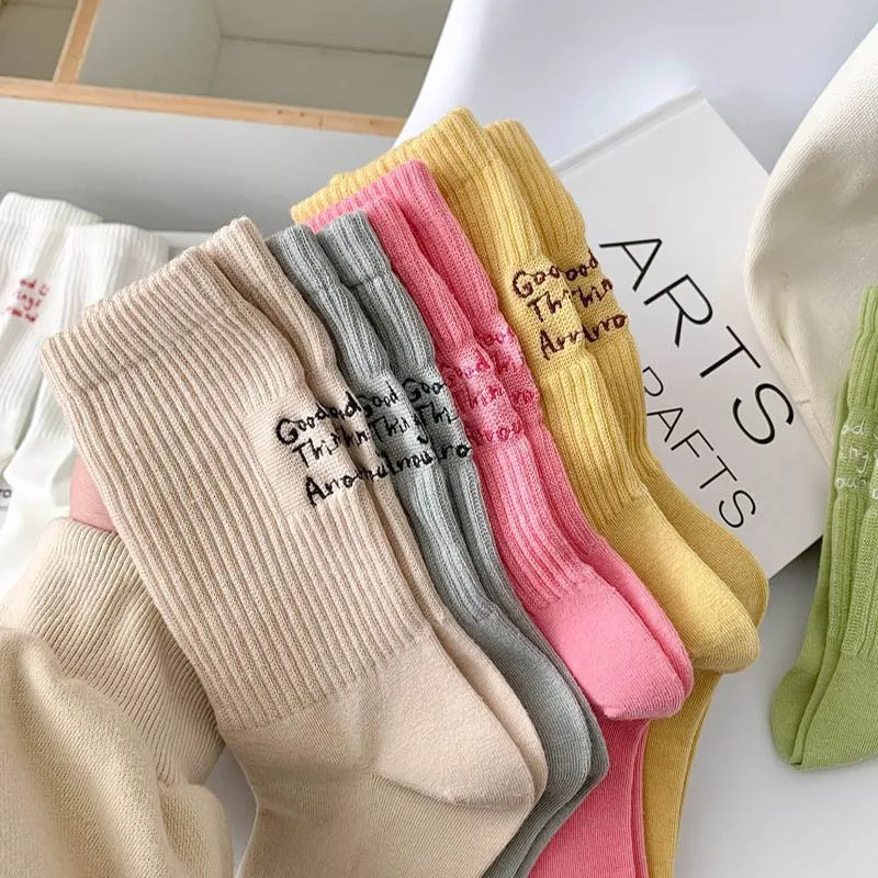 

Ladies Cotton Socks New Hot Selling Letter Embroidery Series Street Sports Hip Hop Personalized Fashion Women Crew Socks I222