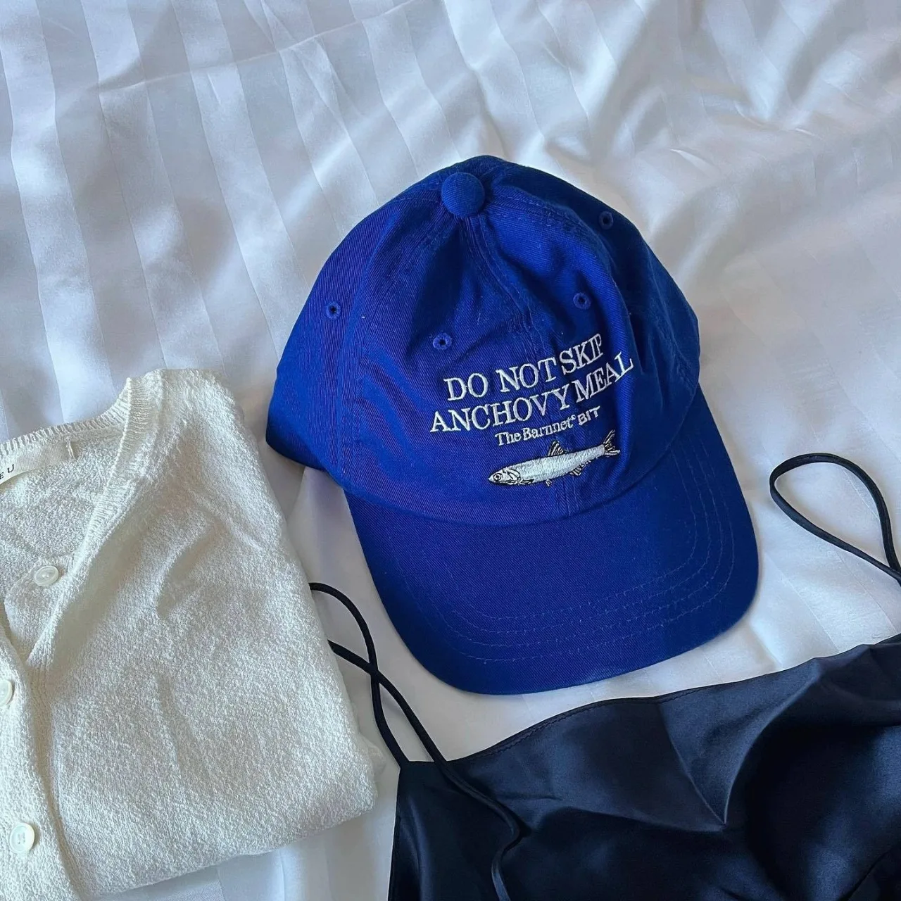 

Same Casual All-Match Embroidered Sapphire Blue White Baseball Peaked Cap Women