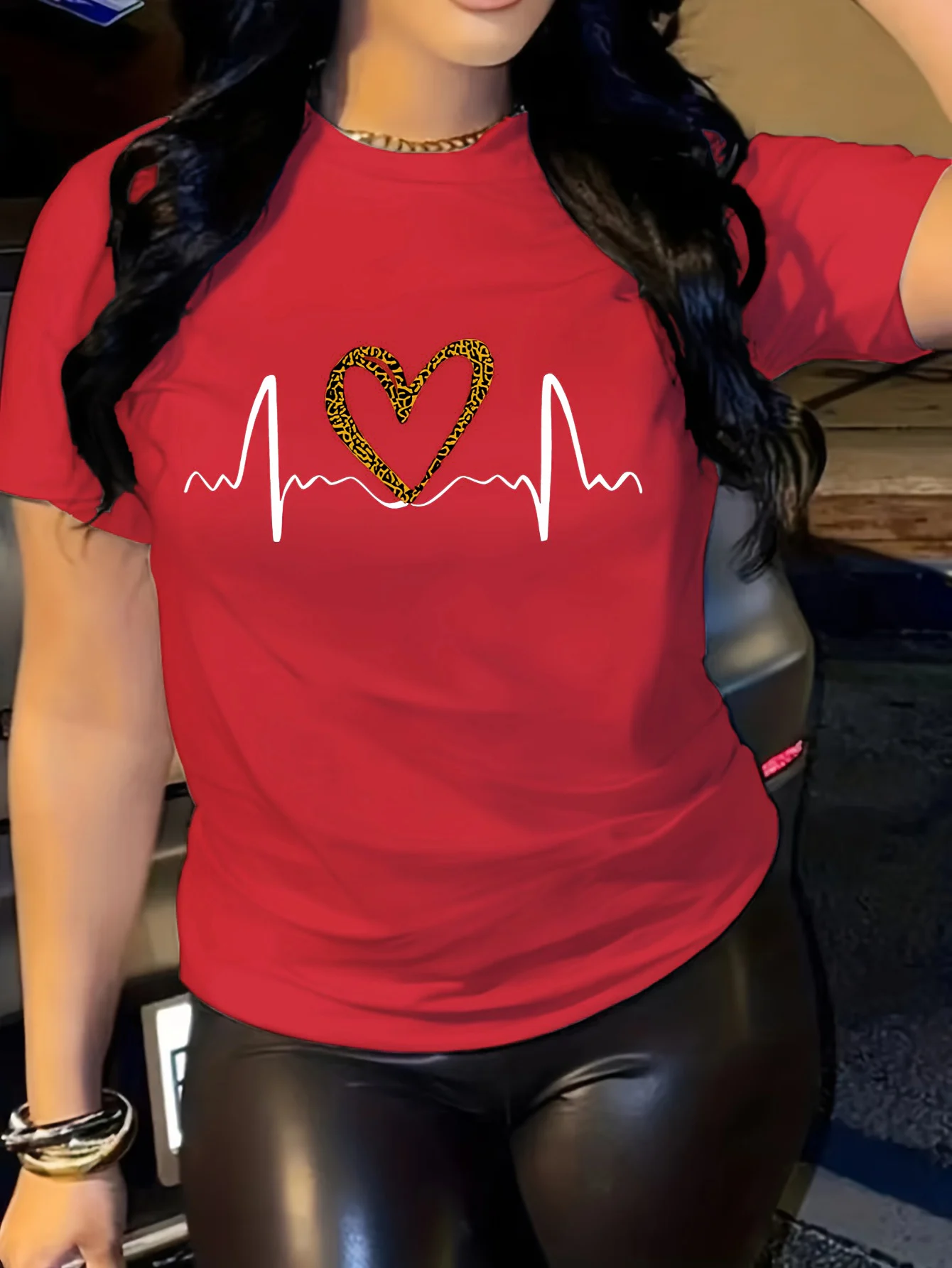 Summer women's fashionable and casual loose heart pattern printed round neck short sleeved comfortable T-shirt top