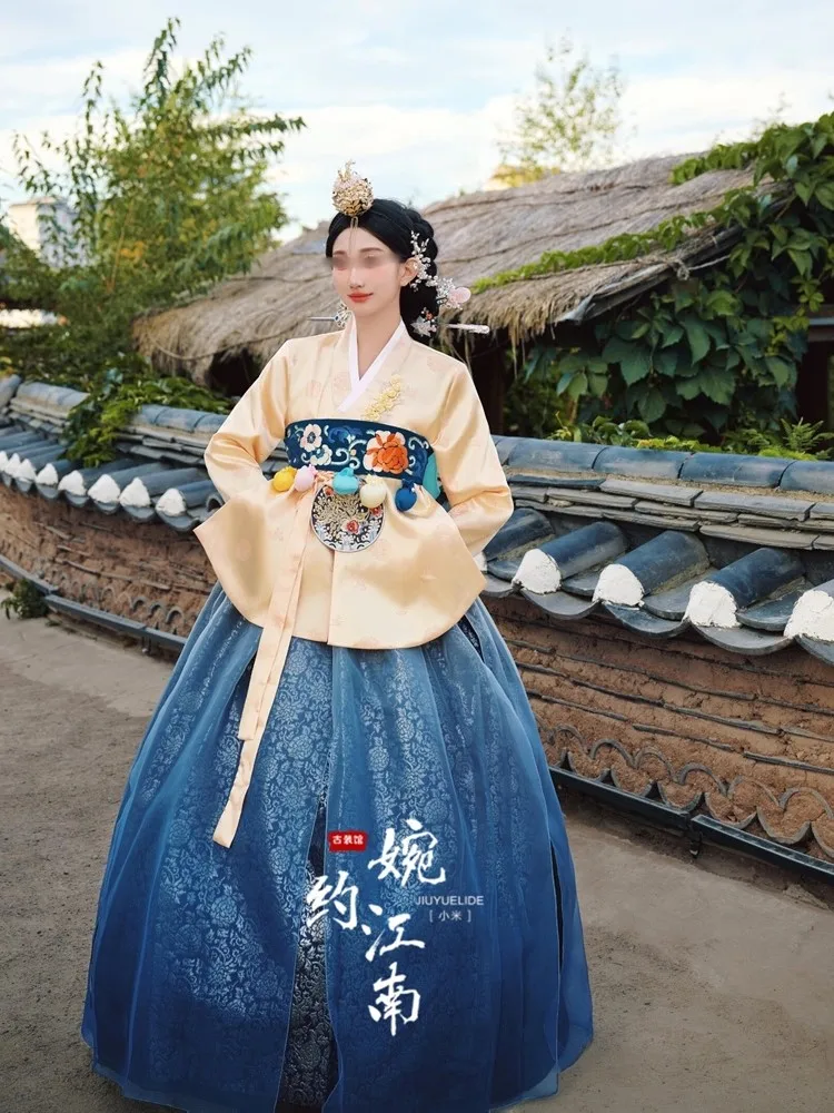 Traditional ladies' embroidered daily gowns for women and travel photography performance costumes