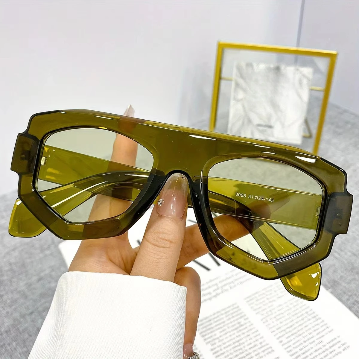 New Personalized Irregular Large Frame Sunglasses Retro Personalized Outdoor Fashion Versatile Sun Glasses for Men and Women