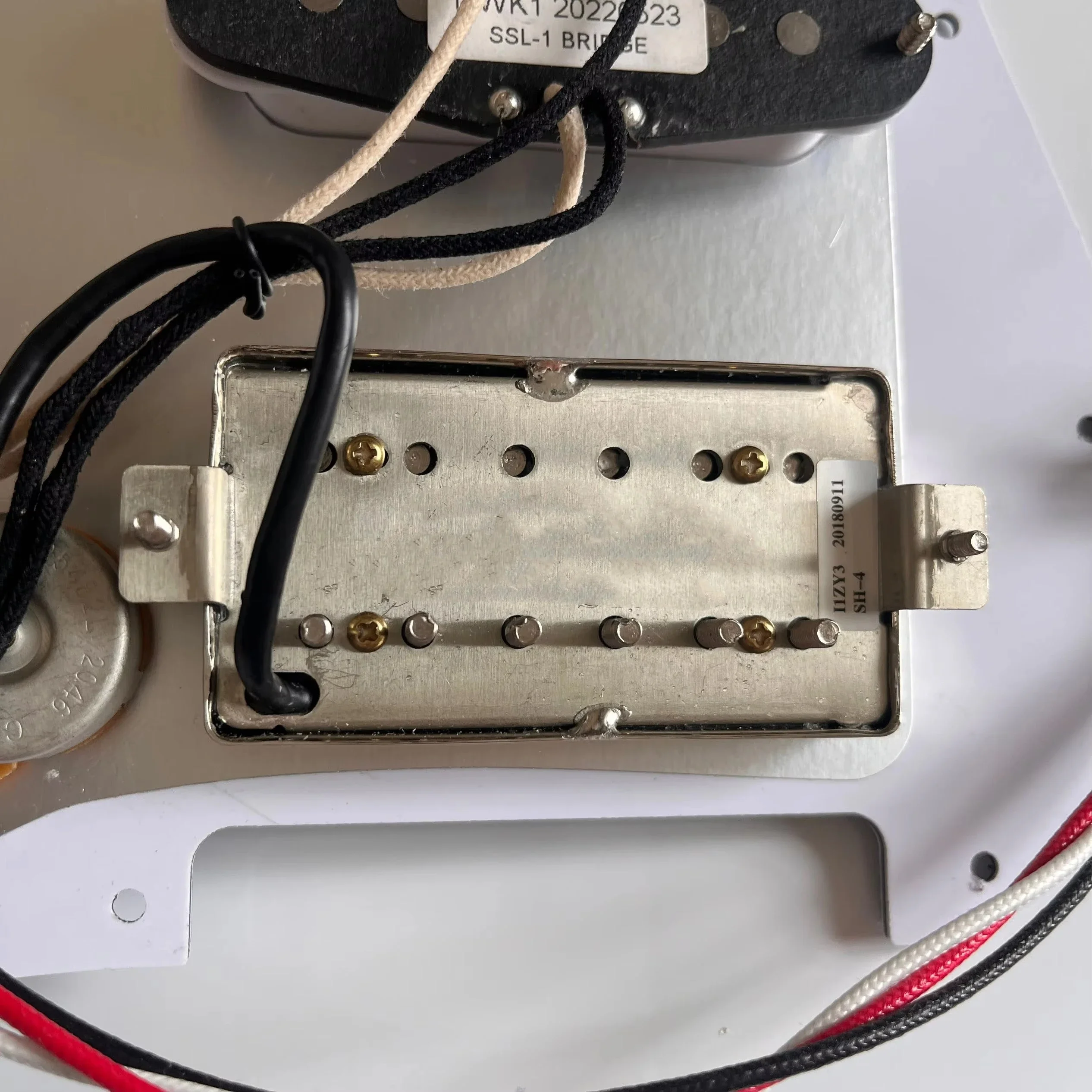 HSS محملة مسبقا ST Pickguard مجموعة نموذج التقاطات ألنيكو الخامس لفائف سبليت هامبوكر التقاطات SSH اختيار الحرس #5