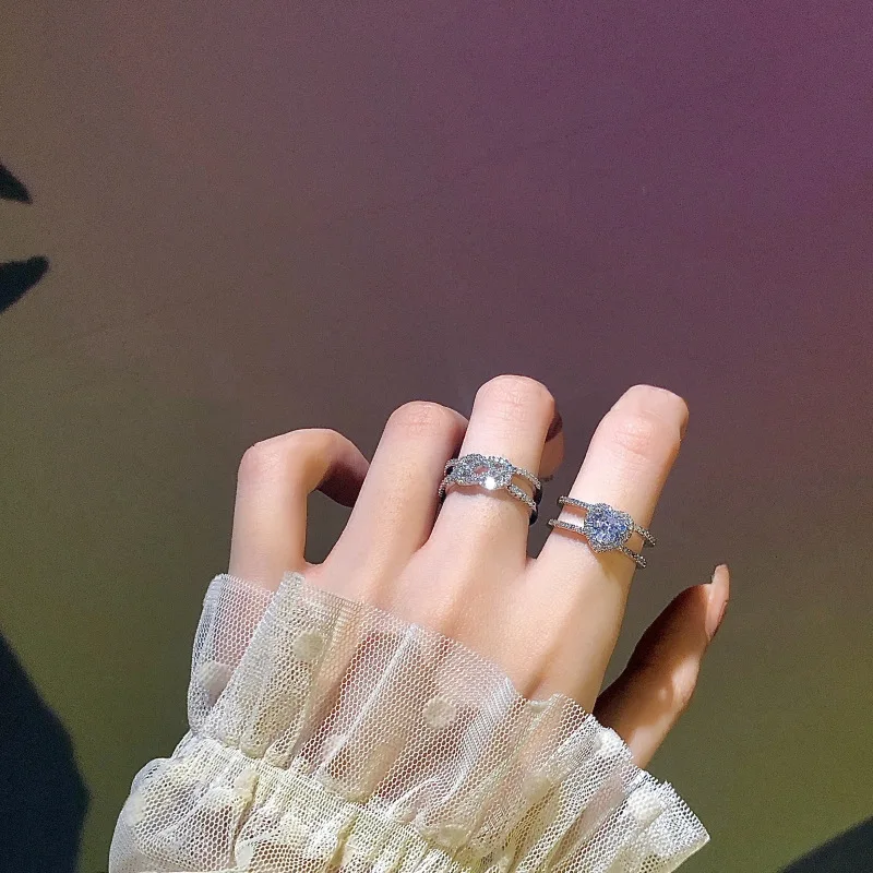 

Женский комплект колец из серебра 925 пробы с искусственным бриллиантом