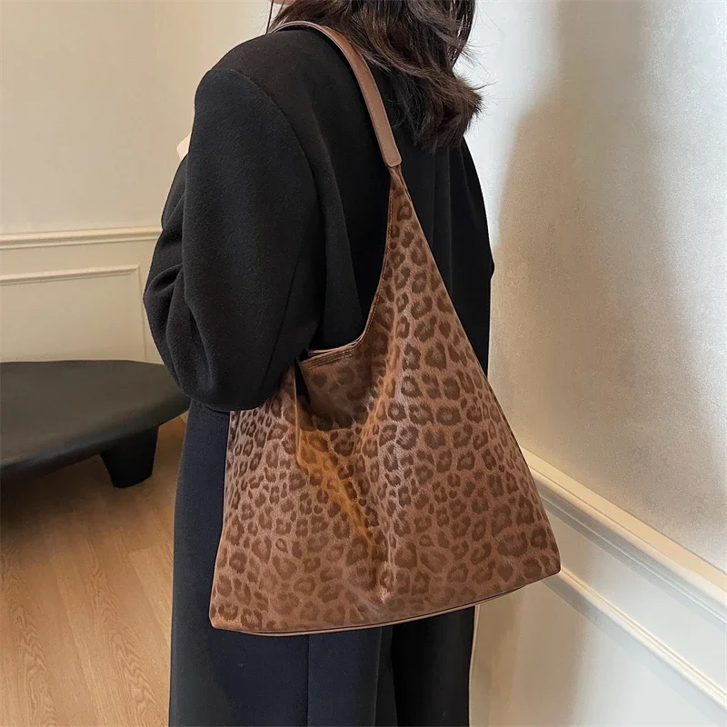 

Large Capacity Bag for Women 2024 New Autumn and Winter Casual Single Shoulder Mother Bag Fashionable Commuting Tote Bag Пакет