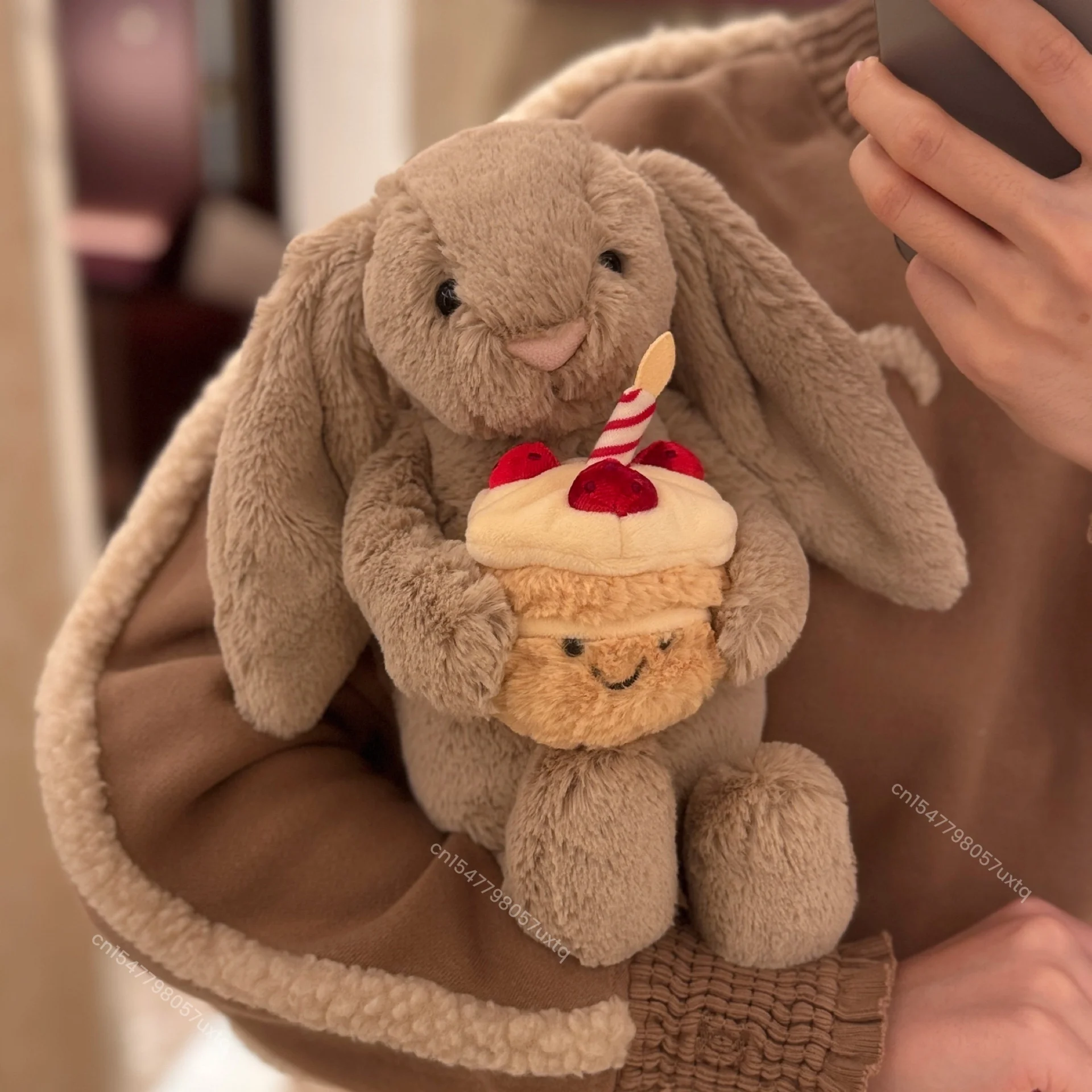 

28 см милый коричневый кролик с тортом, плюшевая кукла, кавайные мягкие игрушки, кролик, мягкие мультяшные плюшевые игрушки, подарки на день рождения для девочек