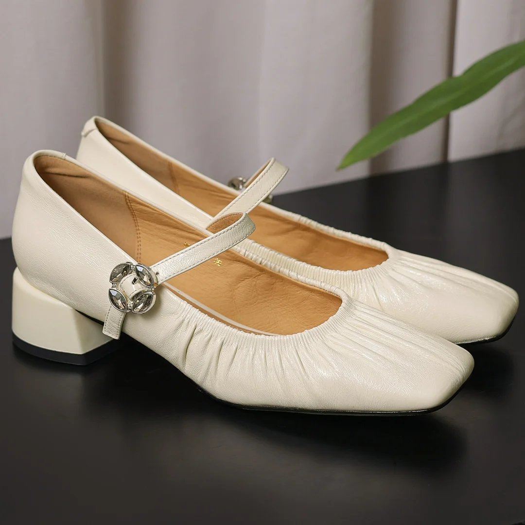 

Женские туфли-мэри-джейн danxuefei из натуральной кожи с квадратным носком, плиссированными элементами и кристаллической пряжкой, на среднем каблуке 4 см, повседневная женская обувь