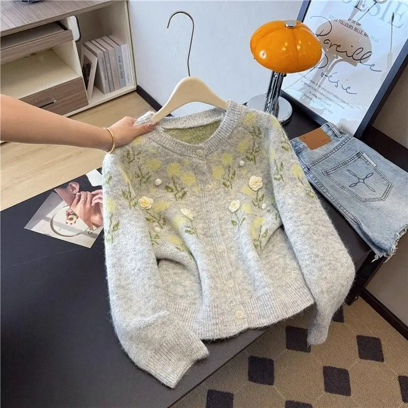 

Sweet Three-dimensional Flower Sweater Cardigan Women's Autumn And Winter Loose And Lazy Soft Glutinous Knitted Jacket