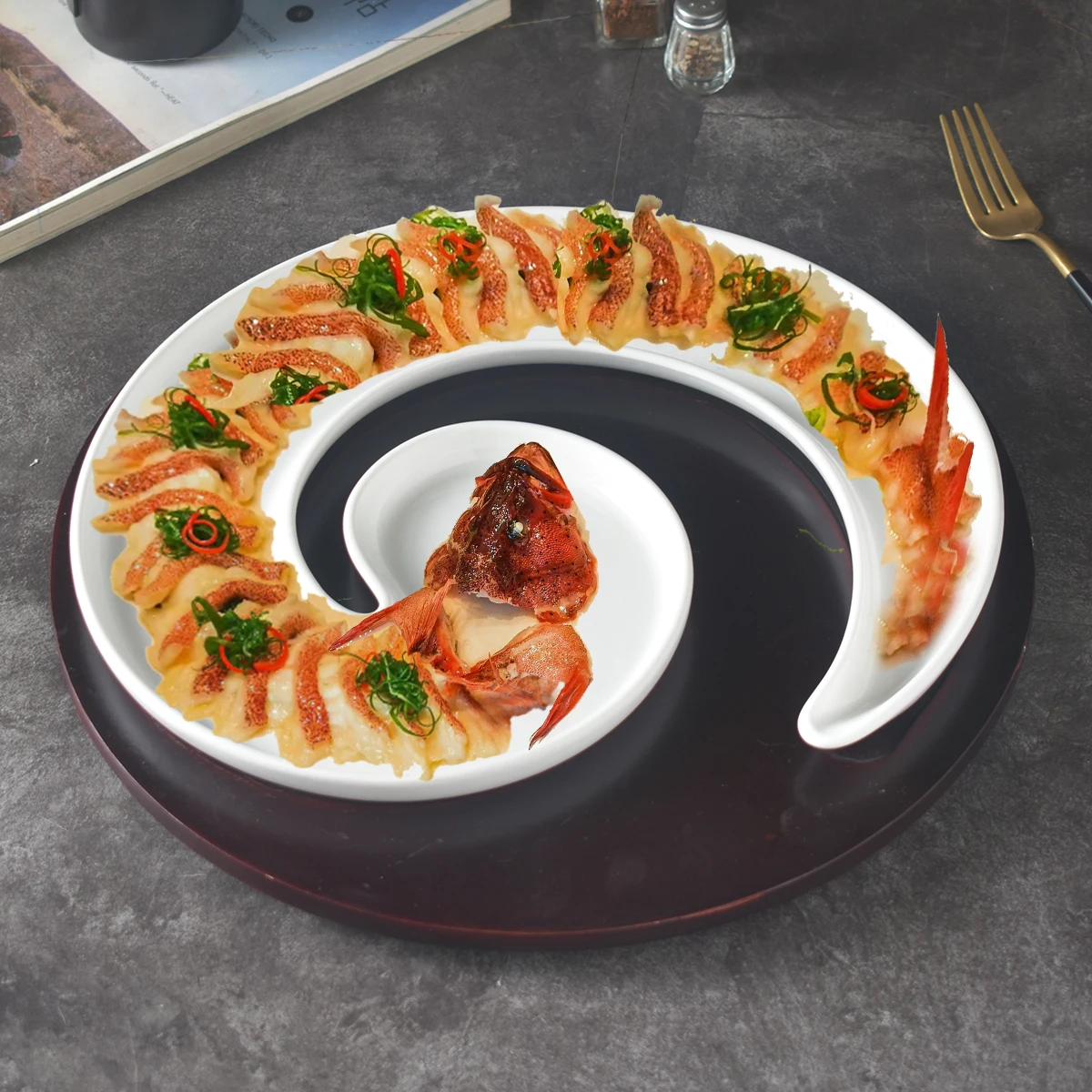 Hotel creative steamed sea bass tableware, personalized eel plate, special-shaped plate