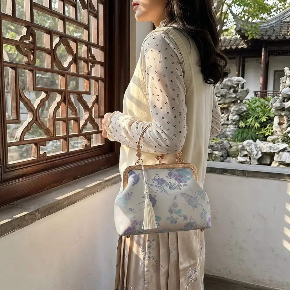 Metal Chain New Chinese Style Handbag Flower Large Capacity Tassel Crossbody Bag Embroidered Ancient Style Wrist Bag