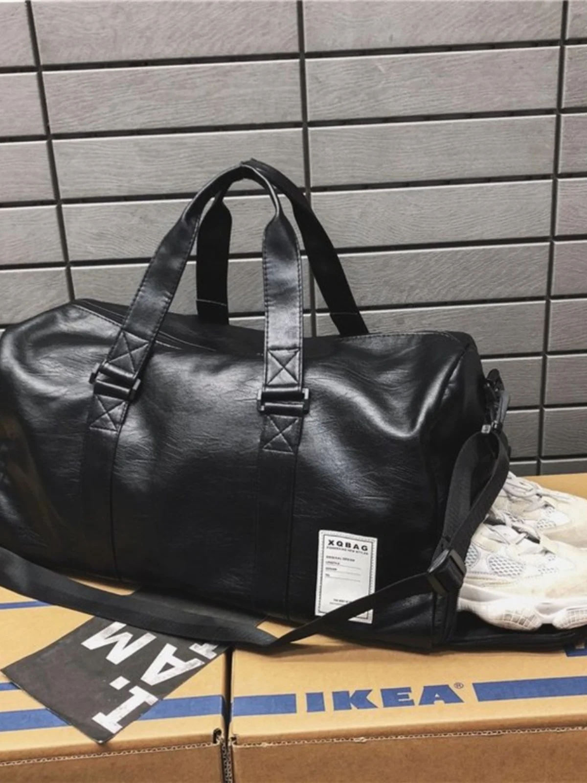 

Unisex Large Capacity Fitness Travel Bag Portable Waterproof Single Shoulder Bag Wet And Dry Separation Fashionable Handbag